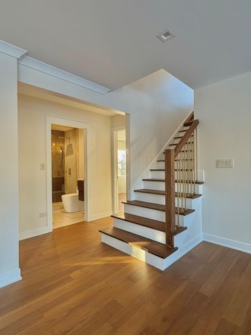 830 Deerfield Road, Highland Park, IL 60035