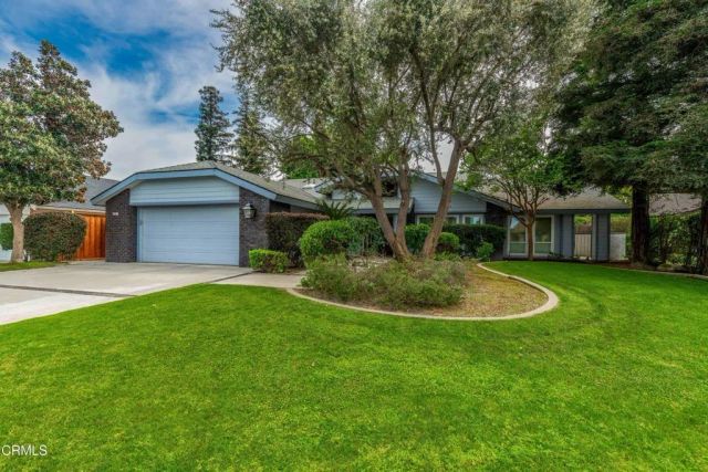 9501 Greenhaven Court, Bakersfield, CA 93311