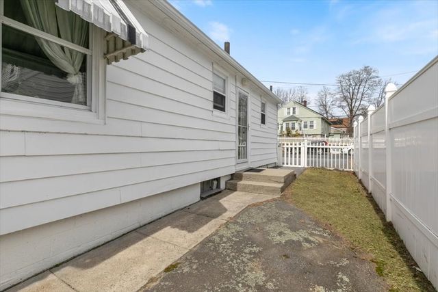 325 E Haverhill St, Lawrence, MA 01841