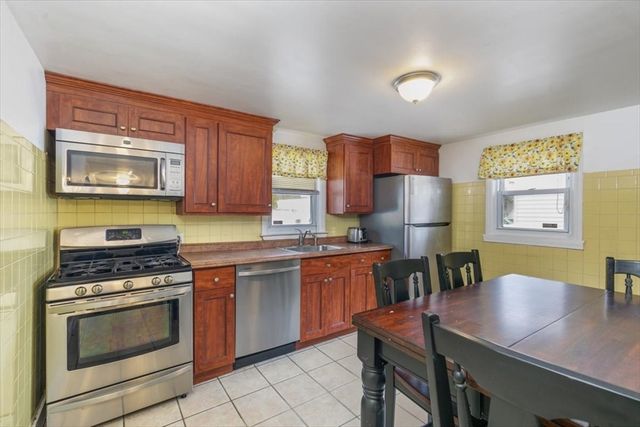 325 E Haverhill St, Lawrence, MA 01841