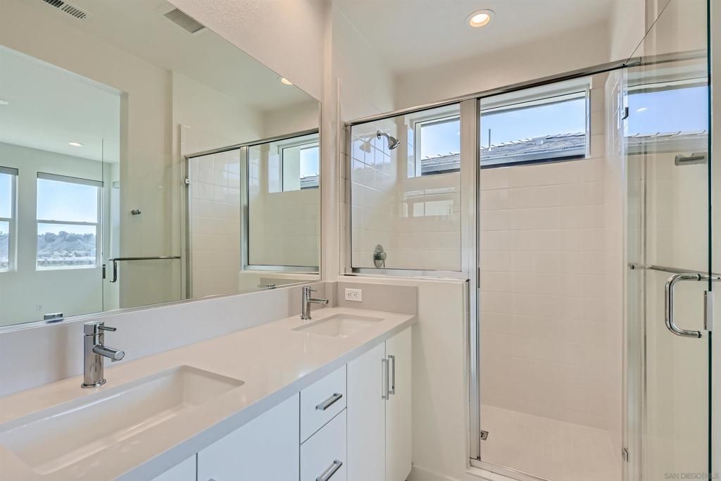 Image 10 of property listing at 3051 Marquee Way, San Diego, CA 92108