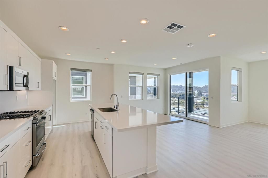 Image 3 of property listing at 3051 Marquee Way, San Diego, CA 92108