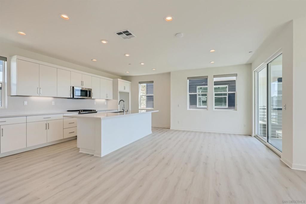 Image 4 of property listing at 3051 Marquee Way, San Diego, CA 92108
