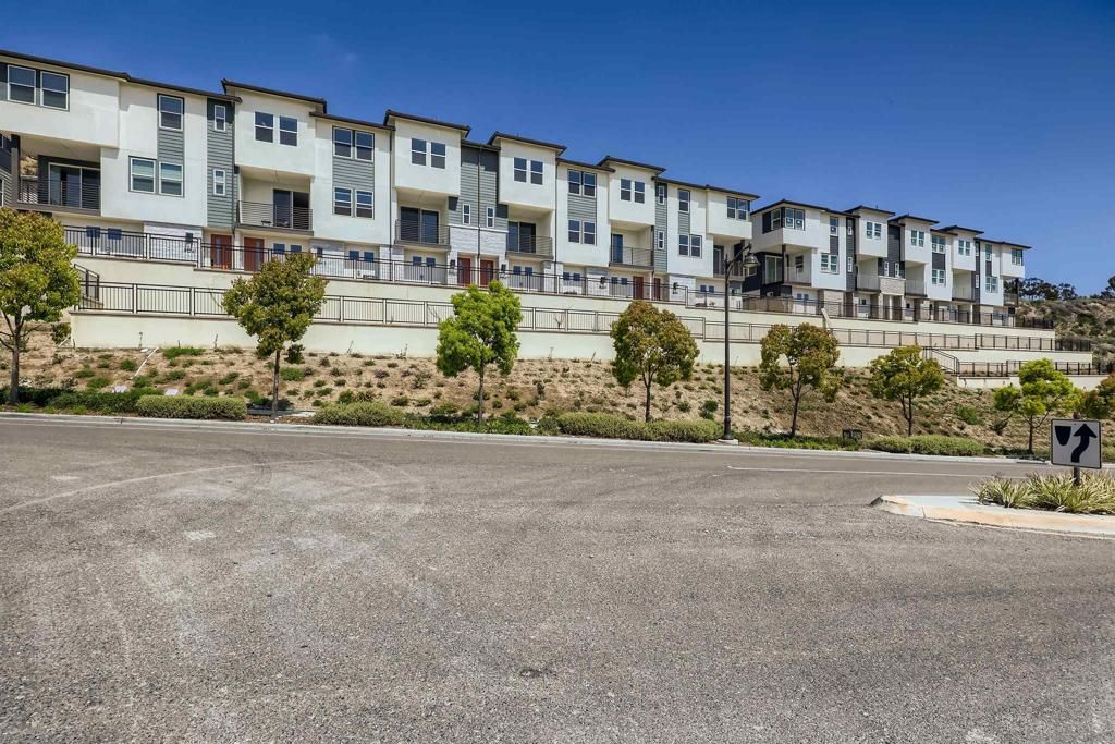 Image 6 of property listing at 3051 Marquee Way, San Diego, CA 92108