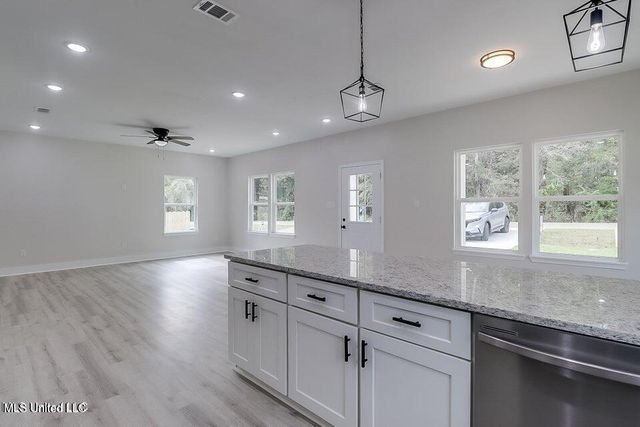 13498 Dee Avenue, Gulfport, MS 39503