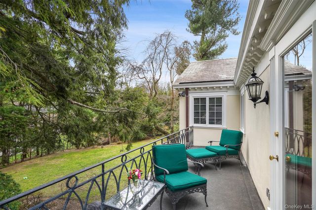 49 Moore Road, Bronxville, NY 10708