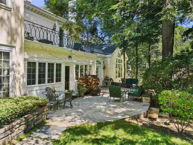 49 Moore Road, Bronxville, NY 10708