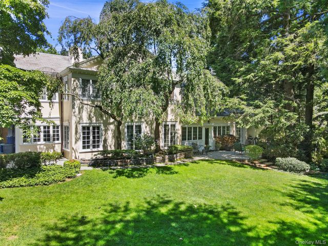 49 Moore Road, Bronxville, NY 10708