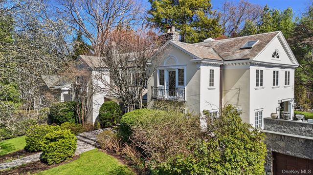 49 Moore Road, Bronxville, NY 10708