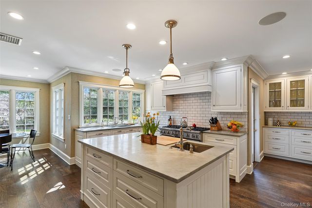 49 Moore Road, Bronxville, NY 10708