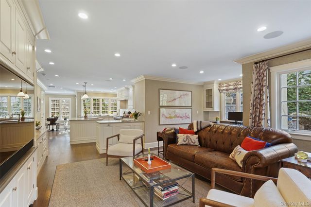 49 Moore Road, Bronxville, NY 10708