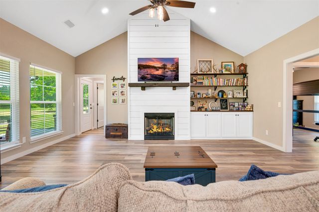 341 Private Road 44005, Blossom, TX 75416