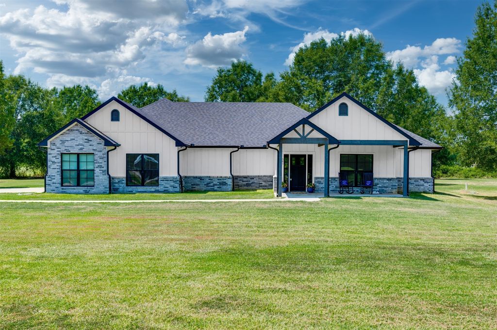 341 Private Road 44005, Blossom, TX 75416