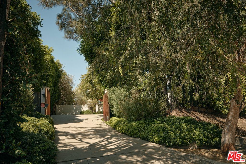 621 N Bonhill Road, Los Angeles, CA 90049 — photo 2