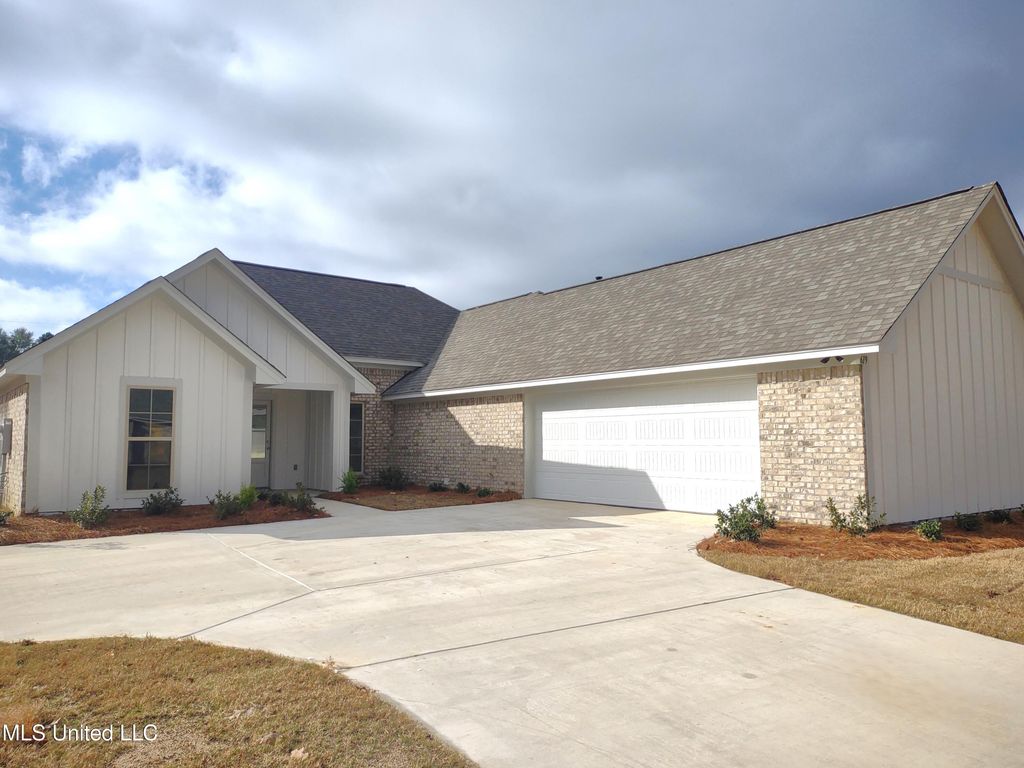 619 Westfield Drive, Pearl, MS 39208