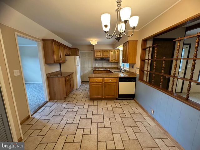55 TWEED RD, Levittown, PA 19056