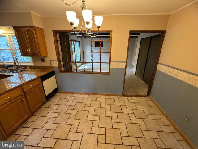 55 TWEED RD, Levittown, PA 19056