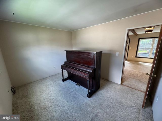 55 TWEED RD, Levittown, PA 19056