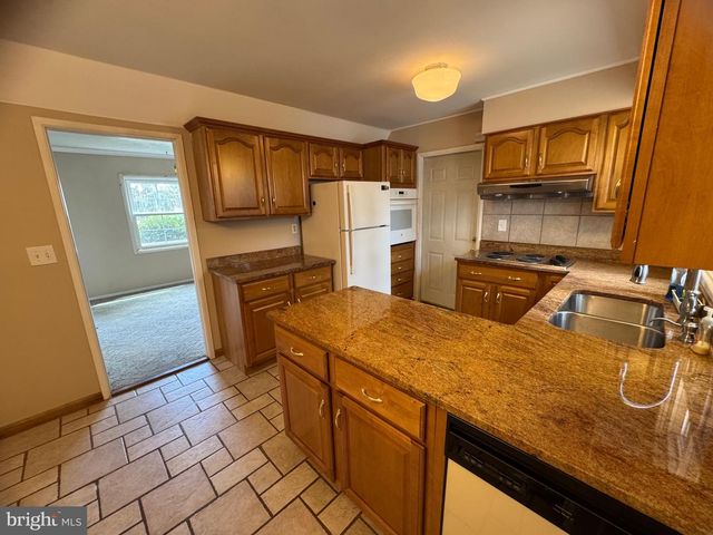 55 TWEED RD, Levittown, PA 19056
