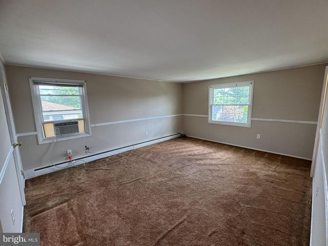 55 TWEED RD, Levittown, PA 19056