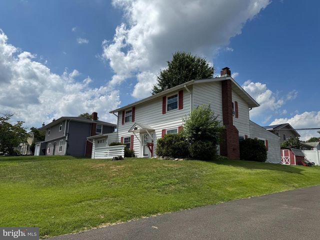 55 TWEED RD, Levittown, PA 19056