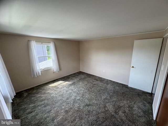 55 TWEED RD, Levittown, PA 19056