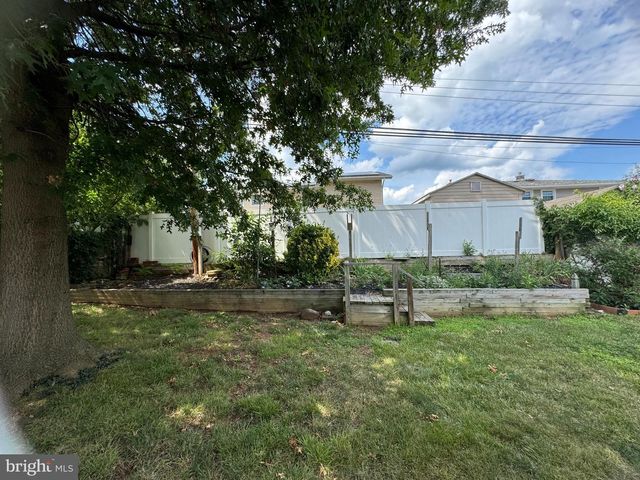 55 TWEED RD, Levittown, PA 19056