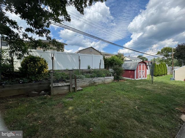 55 TWEED RD, Levittown, PA 19056