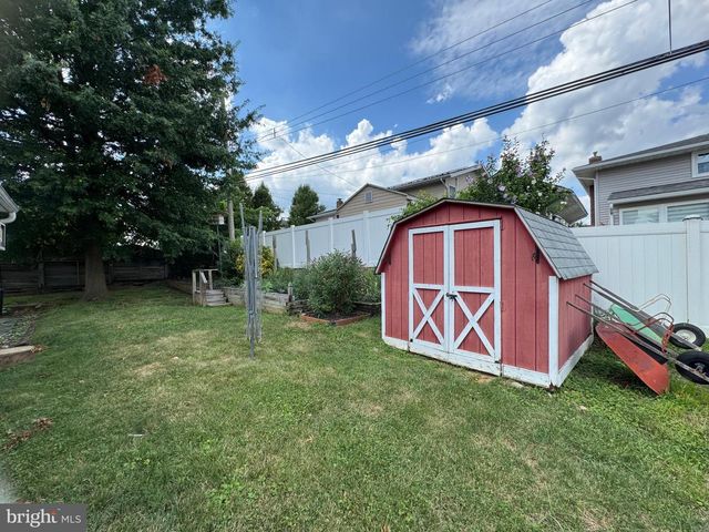 55 TWEED RD, Levittown, PA 19056