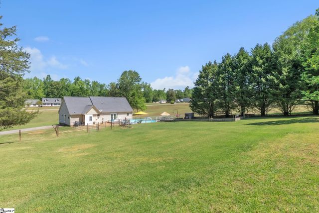 15 Hoedad Drive, Fountain Inn, SC 29644