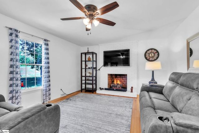 15 Hoedad Drive, Fountain Inn, SC 29644