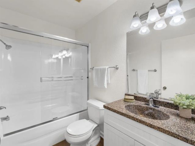 631 Persimmon Way, Oceanside, CA 92058