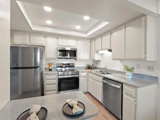 631 Persimmon Way, Oceanside, CA 92058