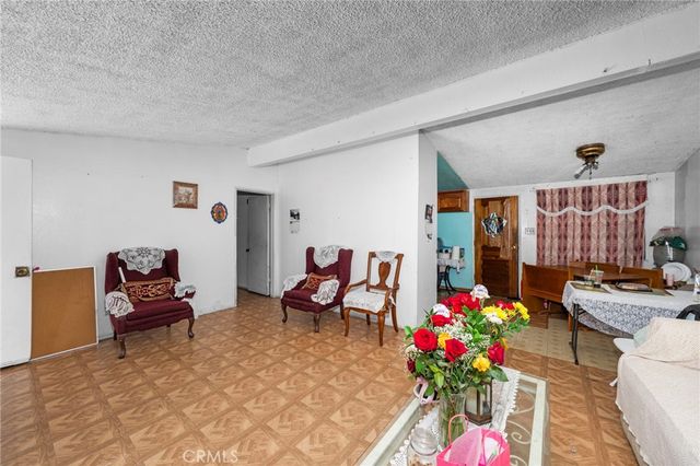 526 Nottingham Avenue, Santa Ana, CA 92703