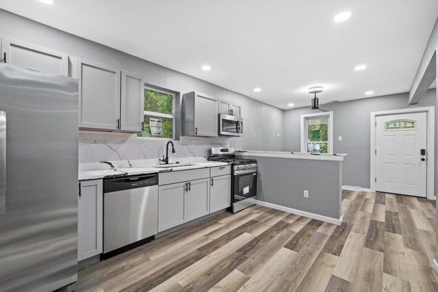 2109 Rupert BOULEVARD, Racine, WI 53405
