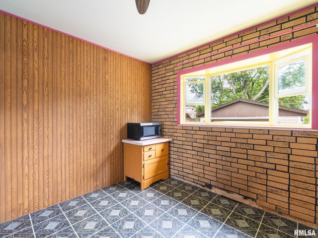 2283 KNOLLAIRE Drive, Washington, IL 61571