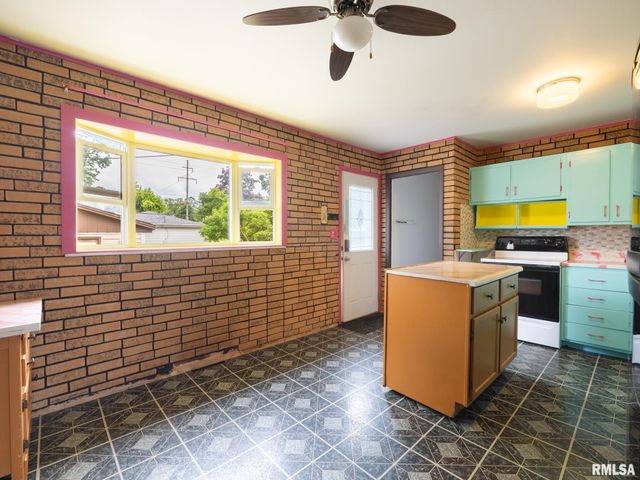 2283 KNOLLAIRE Drive, Washington, IL 61571