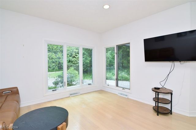 13540 Ledgebrook Lane, Chagrin Falls, OH 44022