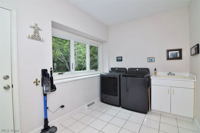 13540 Ledgebrook Lane, Chagrin Falls, OH 44022