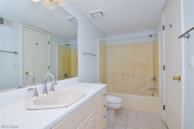 13540 Ledgebrook Lane, Chagrin Falls, OH 44022