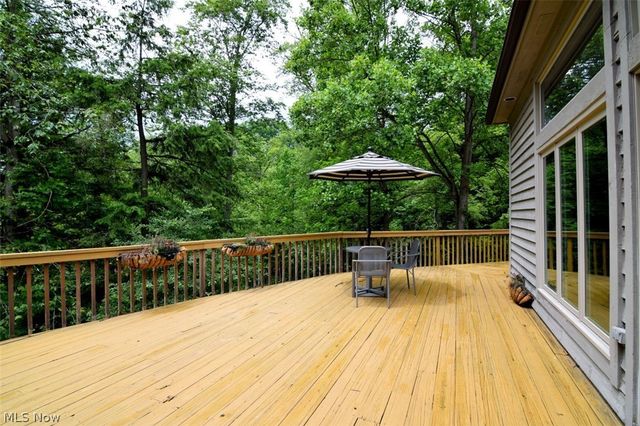 13540 Ledgebrook Lane, Chagrin Falls, OH 44022