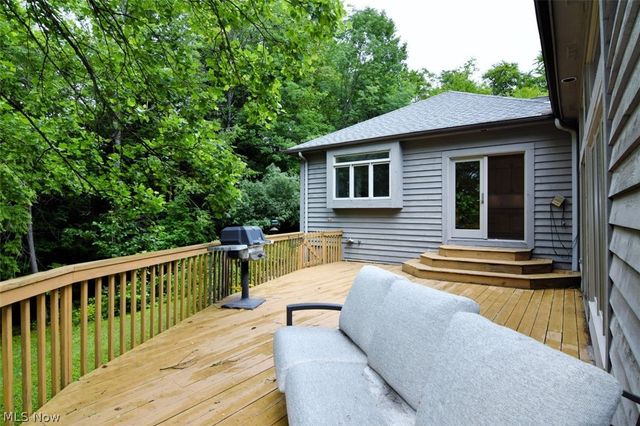 13540 Ledgebrook Lane, Chagrin Falls, OH 44022