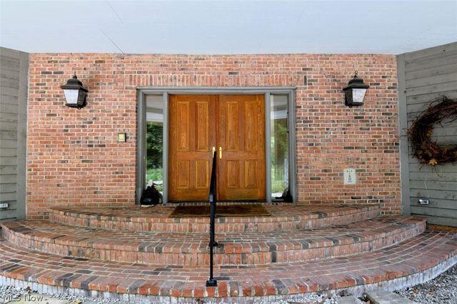 13540 Ledgebrook Lane, Chagrin Falls, OH 44022