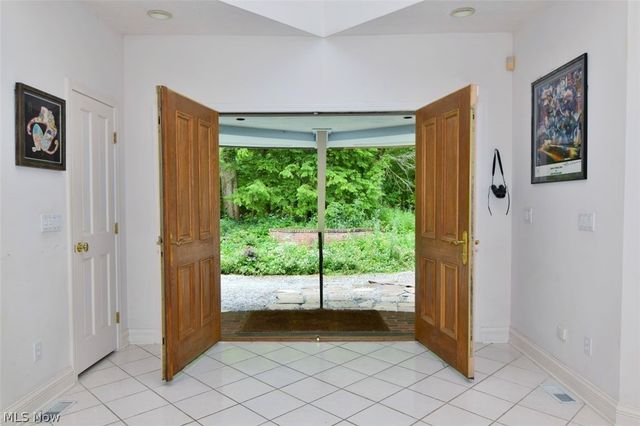13540 Ledgebrook Lane, Chagrin Falls, OH 44022