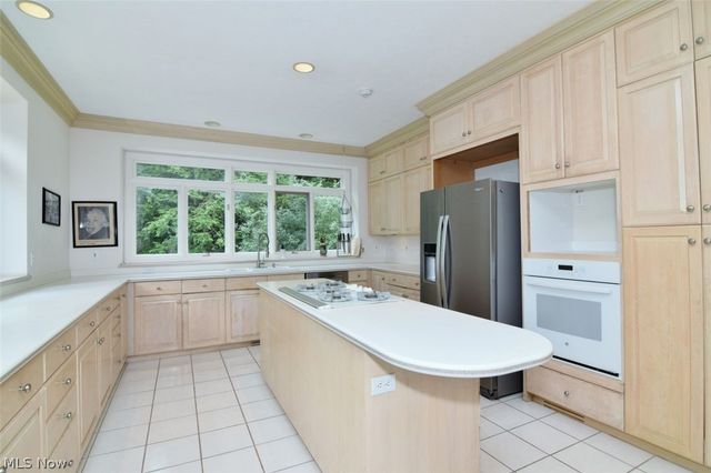 13540 Ledgebrook Lane, Chagrin Falls, OH 44022