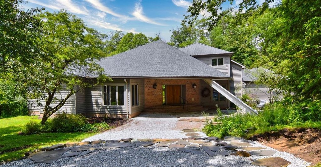 13540 Ledgebrook Lane, Chagrin Falls, OH 44022