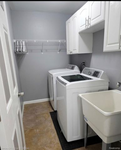 23756 Waterview Dr, Huron Charter Township, MI 48164