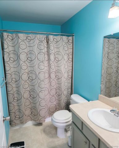23756 Waterview Dr, Huron Charter Township, MI 48164