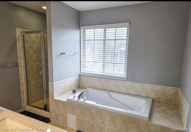 23756 Waterview Dr, Huron Charter Township, MI 48164