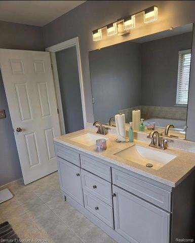 23756 Waterview Dr, Huron Charter Township, MI 48164